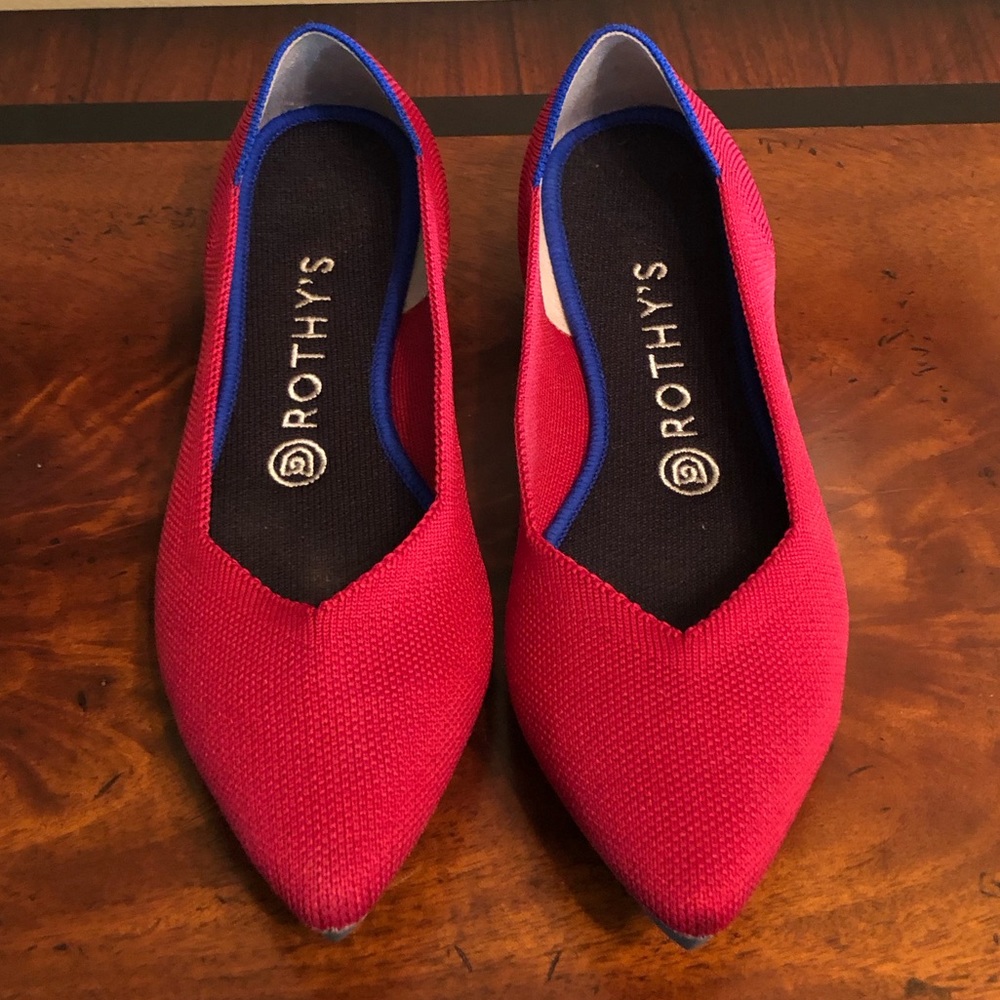 Rothy’s Point Chili Red with blue halo Size 8